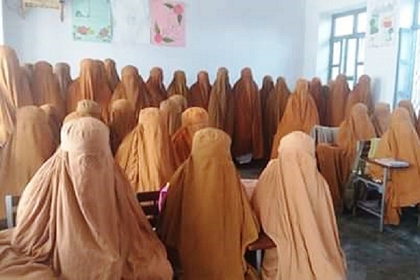 Schoolgirls wearing the burkha distributed to them (@NailaInayat/Twitter)