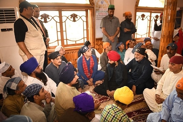 Bilawal Bhutto at Gurdwara (Image via @BBhuttoZardari Twitter Account)