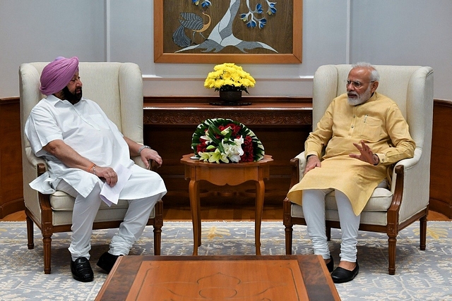 Amarinder Singh with PM Modi. (via Twitter)