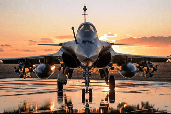 With IAF Set To Receive Its First Rafale Today, Here Are Five Spectacular Videos Of The Fighter Jet