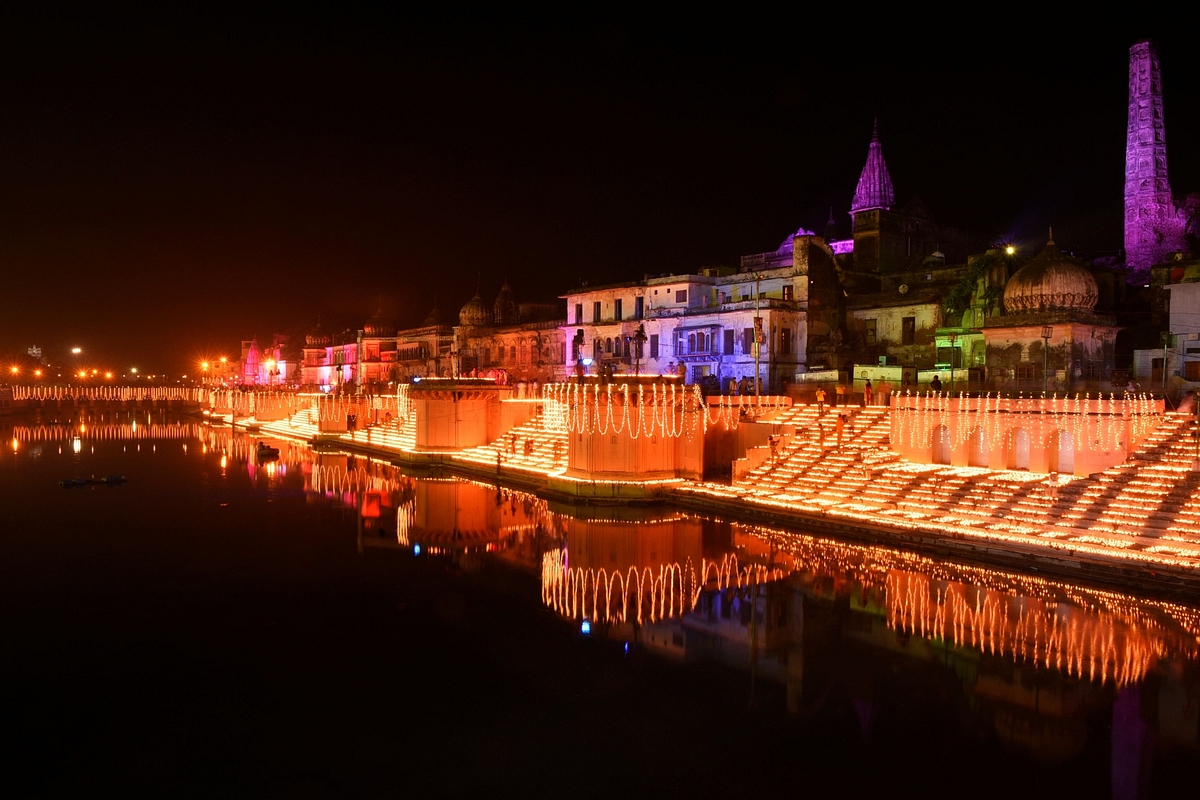 On the occasion of Chhoti Diwali, 1.7 lakhs earthen Diyas illuminated at majestic ghats of Ayodhya from 2018. (Deepak Gupta/Hindustan Times via Getty Images)