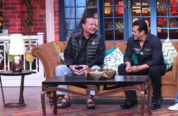 Salim Khan with son Salman Khan (Pic via @kapilsharmak9 Twitter Accout)