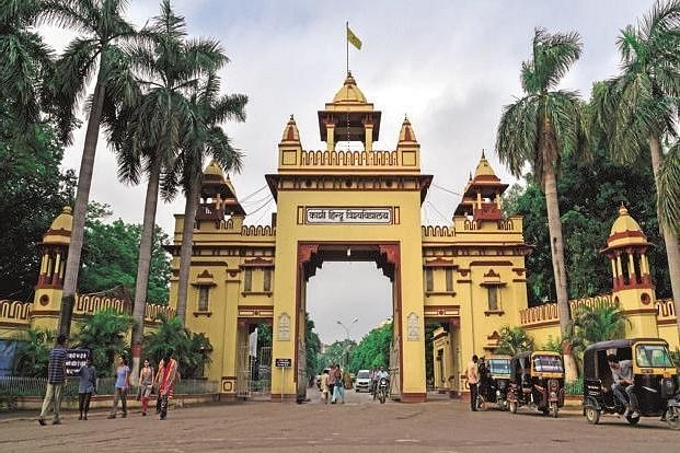 The main entrance of Banaras Hindu University. (Wikimedia Commons)