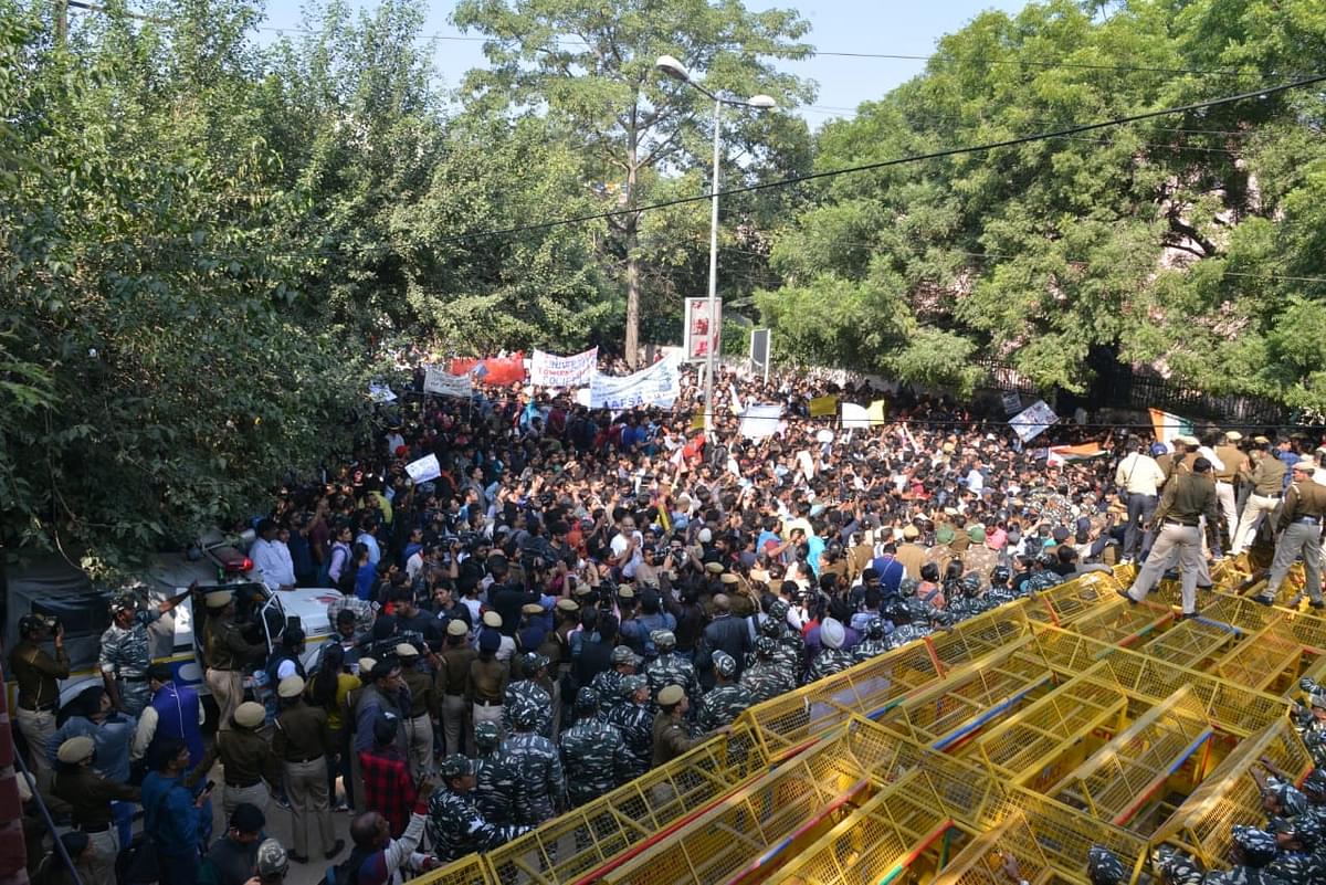 JNU Protest: Police Stops Students Marching Towards Parliament House Defying Section 144