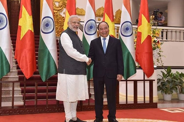 Prime Minister Modi meets Vietnamese Prime Minister Nguyen Xuan Phuc. (Narendra Modi/Flickr)