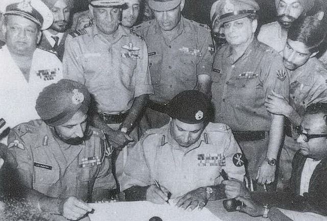 Lt Gen Niazi signing the Instrument of Surrender under the gaze of Lt Gen Aurora. (Indian Navy)