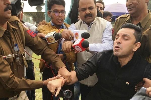 Watch: Tehseen Poonawalla Screams And Shouts As Delhi Police Drags Him To Jail Van For Violating Section 144