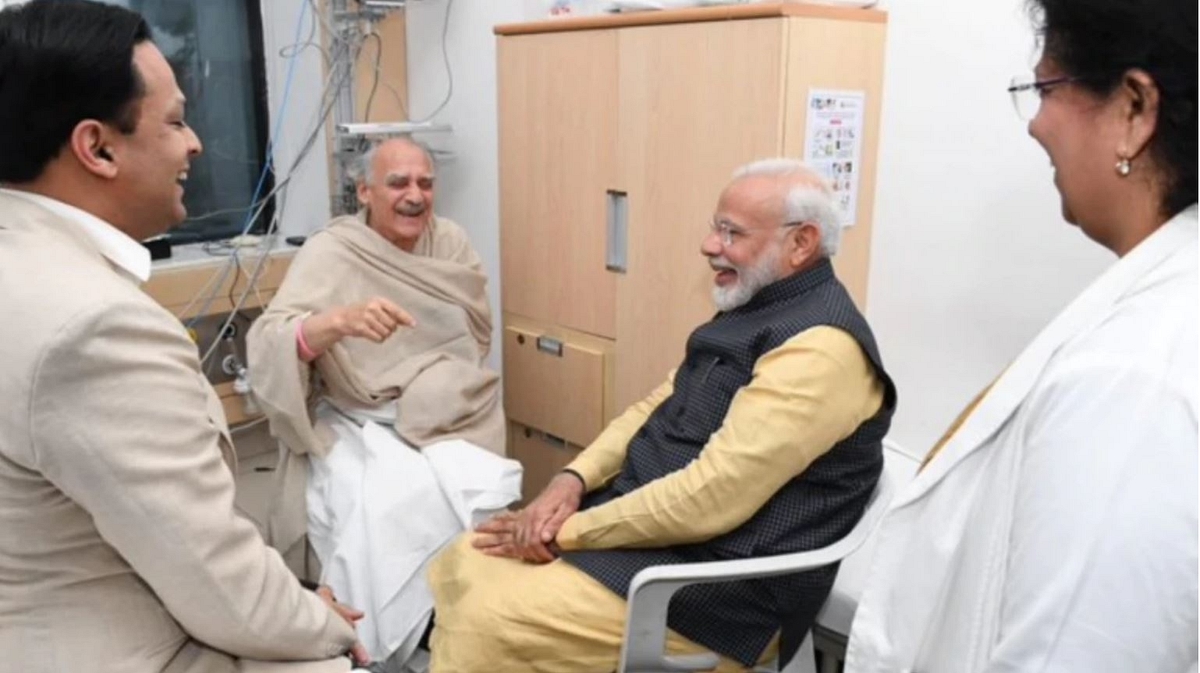 PM Modi Pays Surprise Visit To Former Union Minister Arun Shourie At  Hospital In Pune