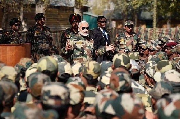 PM Modi interacts with Army, BSF jawans in Gurez, Kashmir (narendramodi/Twitter)