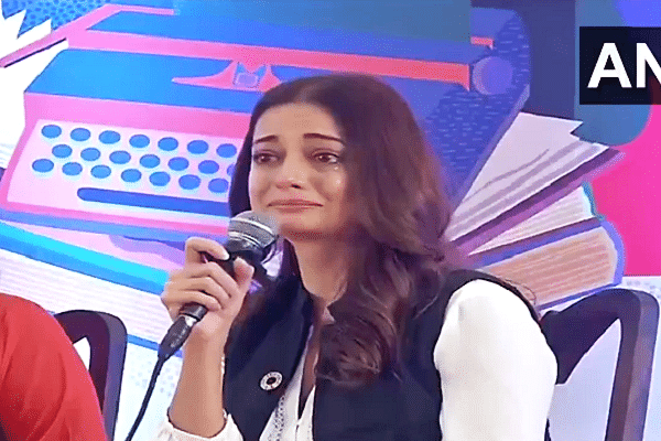 Actor Dia Mirza breaking down in tears (@ANI/Twitter)