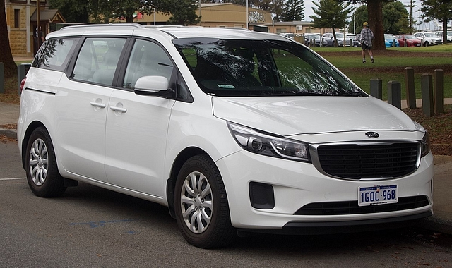 2018 Kia Carnival (YP MY18) S van. Photographed in <a href="https://en.wikipedia.org/wiki/Fremantle,_Western_Australia">Fremantle, Western Australia</a>, Australia.