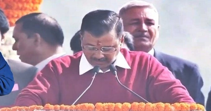 Delhi CM Arvind Kejriwal takes oath for the third time. (Twitter/@airnewsalerts)