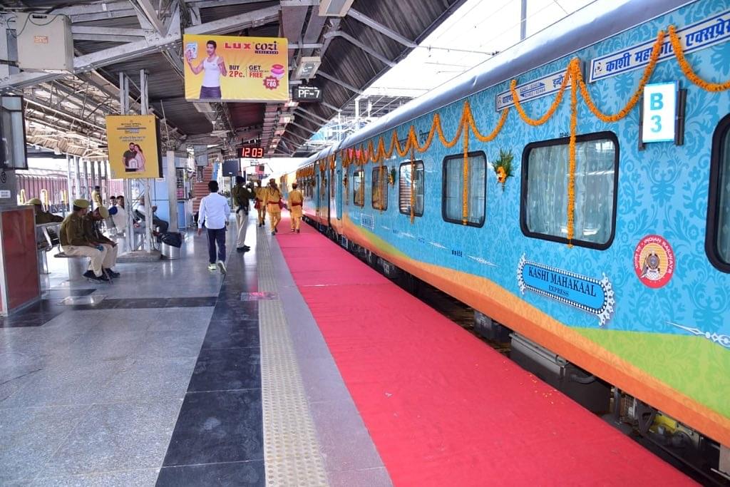 IRCTC’s Kashi Mahakal Express Linking Three Jyotirlingas Of Lord Shiva To Begin Commercial Run From Today