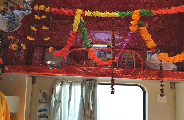 The reserved seat on&nbsp;Kashi Mahakal Express (@vivekanandg/Twitter)