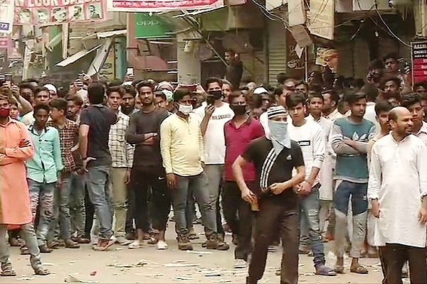 Crowd gathered near Shaheen Bagh (@ANI/Twitter)