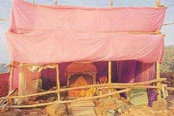 Makeshift tent housing Ram Lalla Idol (Pic via Twitter)