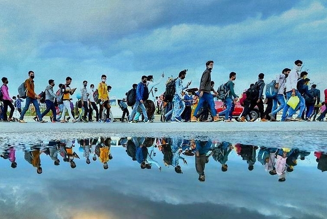 Migrant workers walk to their native villages after the announcement of 21-day nationwide lockdown.&nbsp;