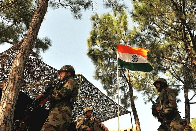 Indian army soldiers take position near the Line of Control  in Nowshera sector. (Nitin Kanotra/Hindustan Times via Getty Images)