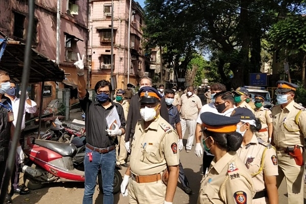 Arnab Goswami at M M Joshi Marg police station (Republic TV)