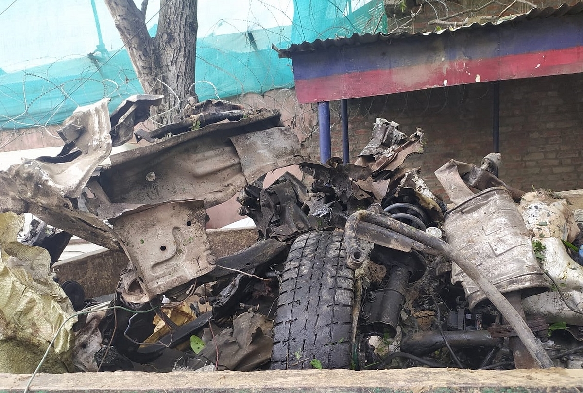 J&K:  Pulwama-Like Terror Attack Averted By Security Forces As They Destroy Heavy IED Found In Car