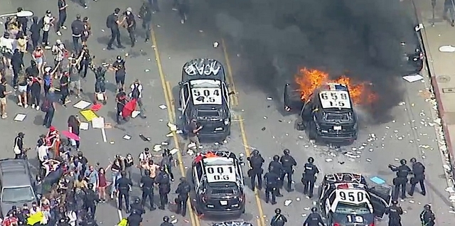 Scene from George Floyd protests in LA. (Twitter/@AmichaiStein1)