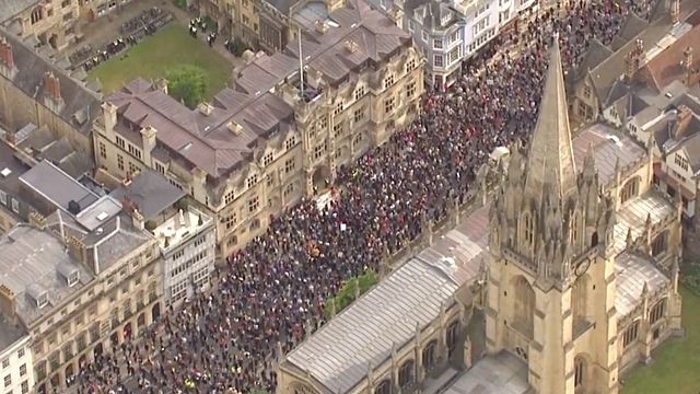 Image Courtesy: YourNewsUKtv@YourNewsUKtv. Students Protest outside Oriel College