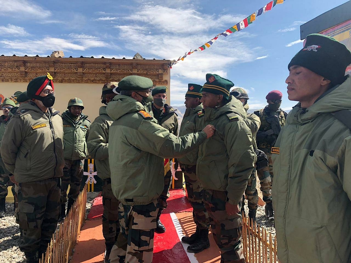 Army Chief Naravane Visits Forward Locations In Eastern Ladakh, Reviews Operational Preparedness