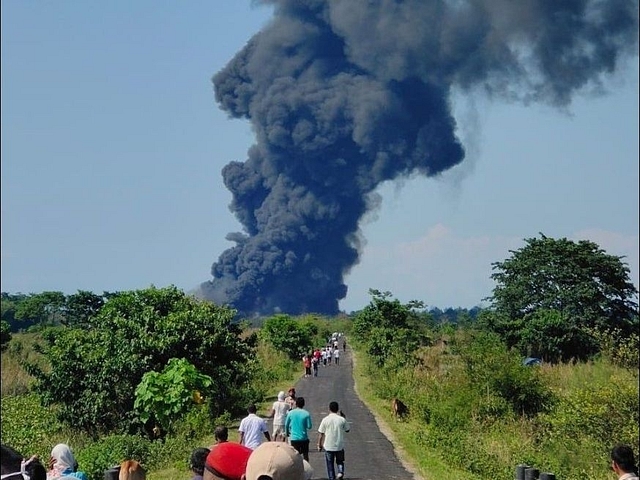 Smoke from the fire in Assam‘s Tinsukia district (Picture via Twitter)