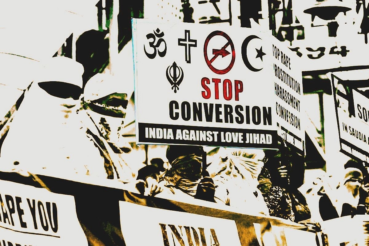 Women hold placards and form a human chain to protest against love <i>jihad </i>and conversion to Islam. (Original picture by Mujeeb Faruqui/Hindustan Times via GettyImages)&nbsp;