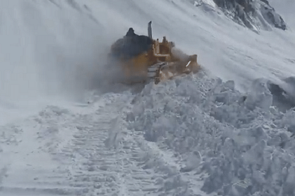 Watch: BRO Works In Freezing Temperatures To Keep Strategic Roads Open For Indian Army In Eastern Ladakh