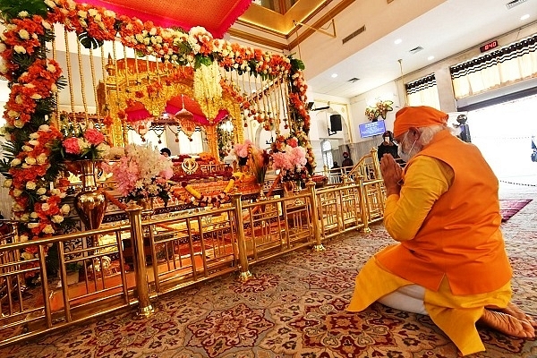 PM Modi Pays Tribute To Guru Teg Bahadur In Surprise Visit To Gurudwara Rakabganj