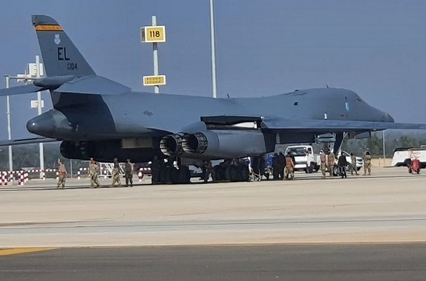 Watch: US  B-1B Long Range Heavy Bomber Performs Fly-By At Aero India Show