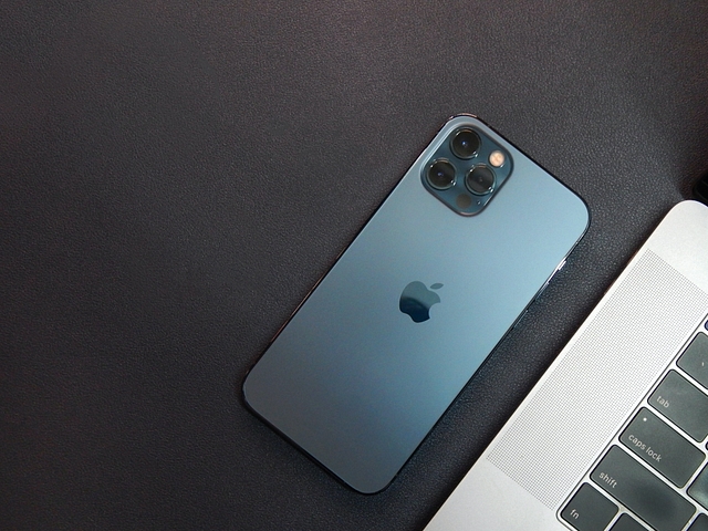 iPhone 12 Pro Pacific Blue (Photo by <a href="https://unsplash.com/@hckmstrrahul?utm_source=unsplash&amp;utm_medium=referral&amp;utm_content=creditCopyText">Rahul Chakraborty</a> on <a href="https://unsplash.com/s/photos/iphone-12?utm_source=unsplash&amp;utm_medium=referral&amp;utm_content=creditCopyText">Unsplash</a>)