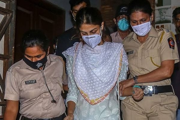 Rhea Chakraborty’s Bail Challenged By NCB; Lawyer Says Narcotics Amount Recovered From Accused Is Miniscule