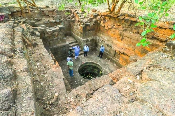 The ancient well.