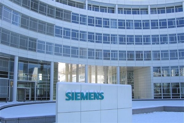 Siemens Ties Up With Ashok Leyland's Subsidiary For E-Mobility Solutions In India