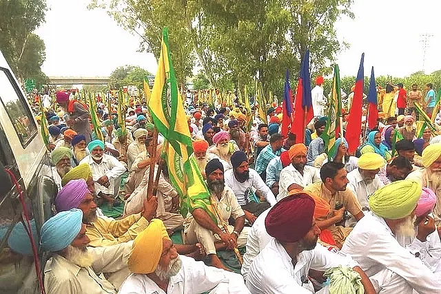 Farmers Head For Delhi To Mark 26 May As ‘Black Day’; 12 Opposition Parties Extend Support To Farmers’ Protest Call