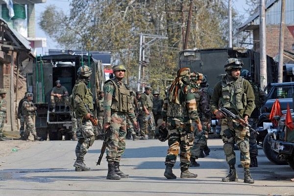 Indian Army soldiers during a gun battle between terrorists and security forces in J&K (Representative image) (Waseem Andrabi/Hindustan Times via Getty Images)