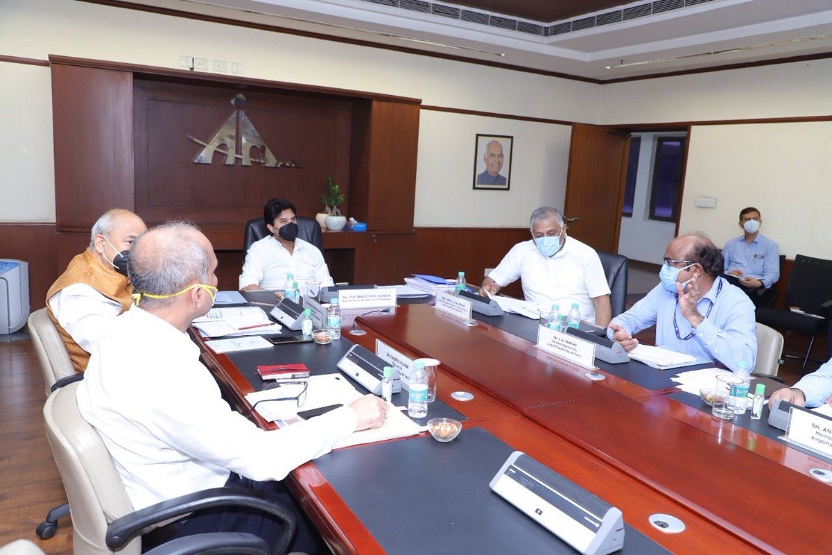 Jyotiraditya Scindia Seeks Personal Intervention Of Five CMs For Fastracking Development Of Airports