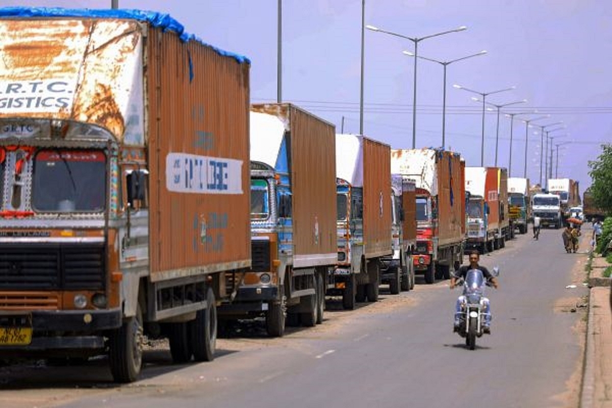 Nitin Gadkari Urges Fixing Driving Hours For Commercial Truckers To Reduce Accidents
