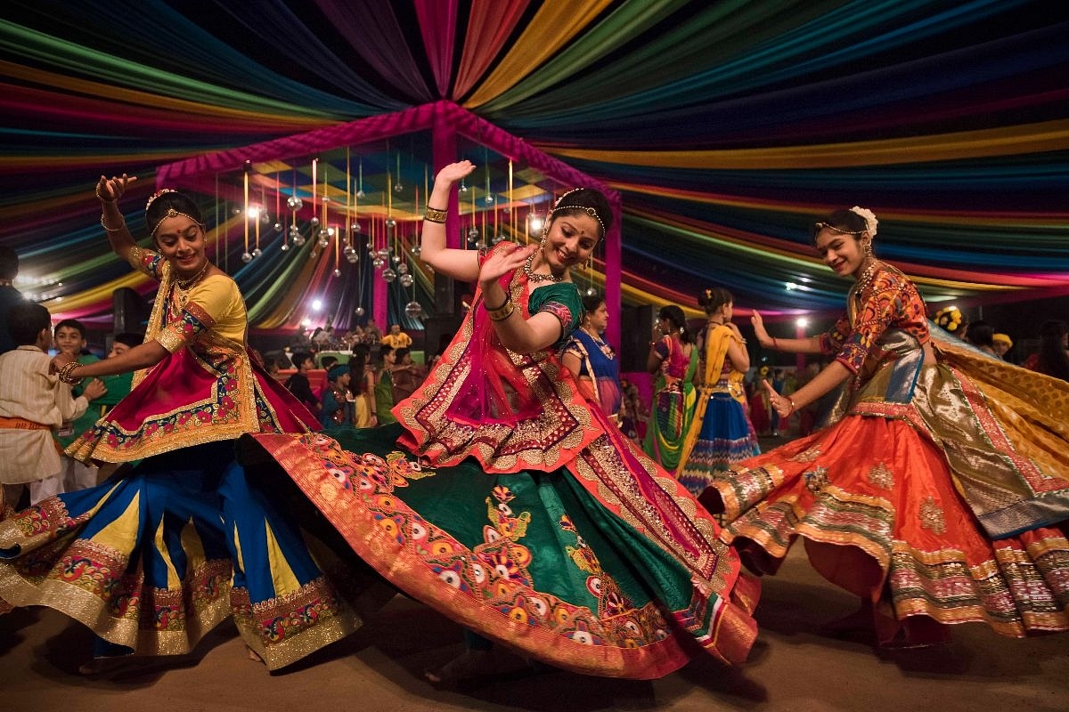 Navratri Garba in Gujarat (gujarattourism.com)