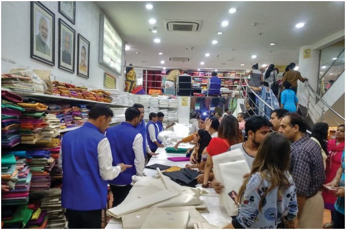 OctoberFest, Bharat Style: Khadi’s Flagship Outlet At Connaught Place Records Sales Of Rs 1.02 Crore On Gandhi Jayanti