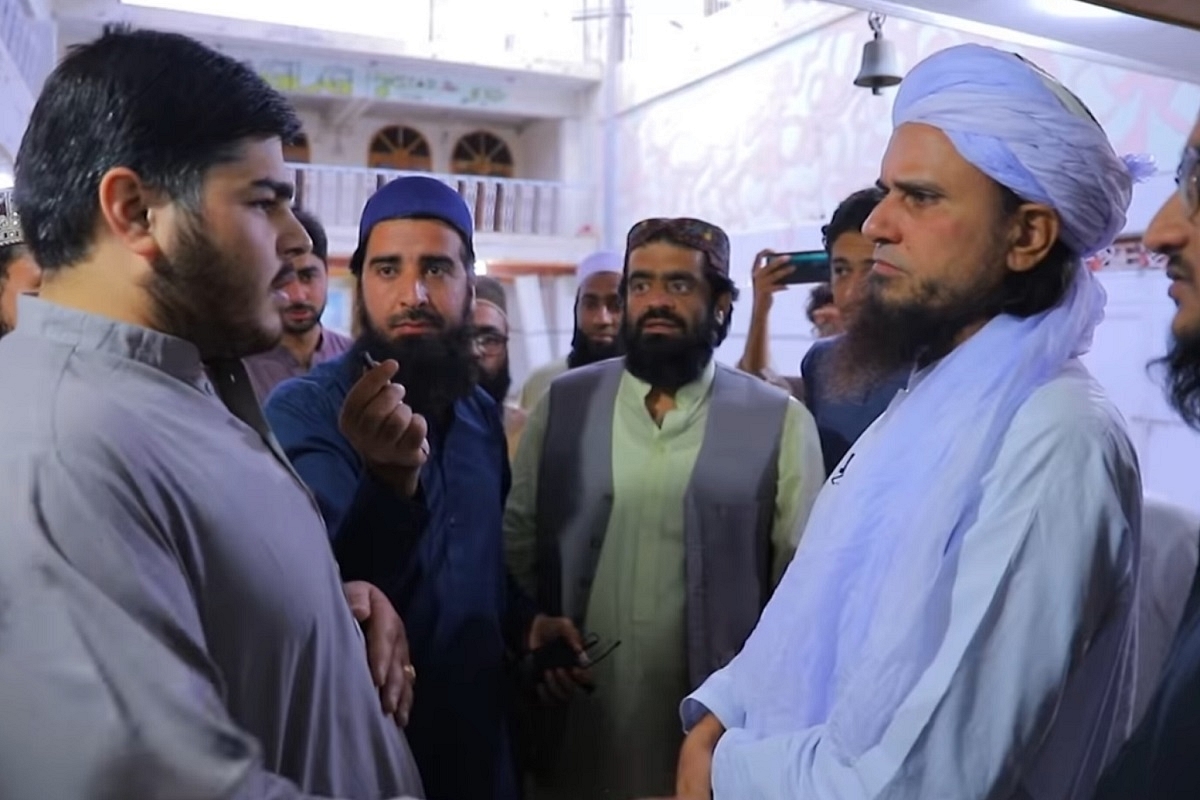 Viral In Pakistan: Celebrity Cleric Visits Kali Mata Temple, Mocks Hindus And India