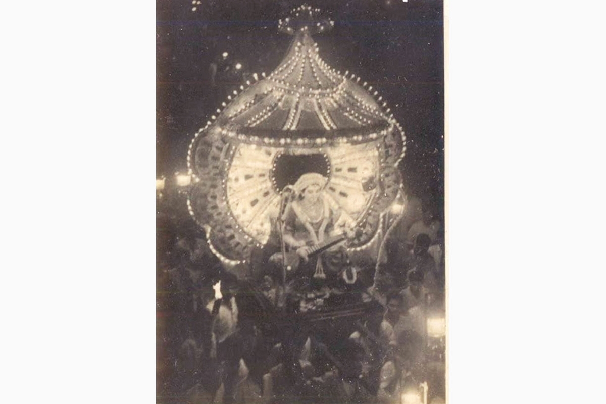 Procession with handheld flames and gaslights with miniature lights decked up backdrop