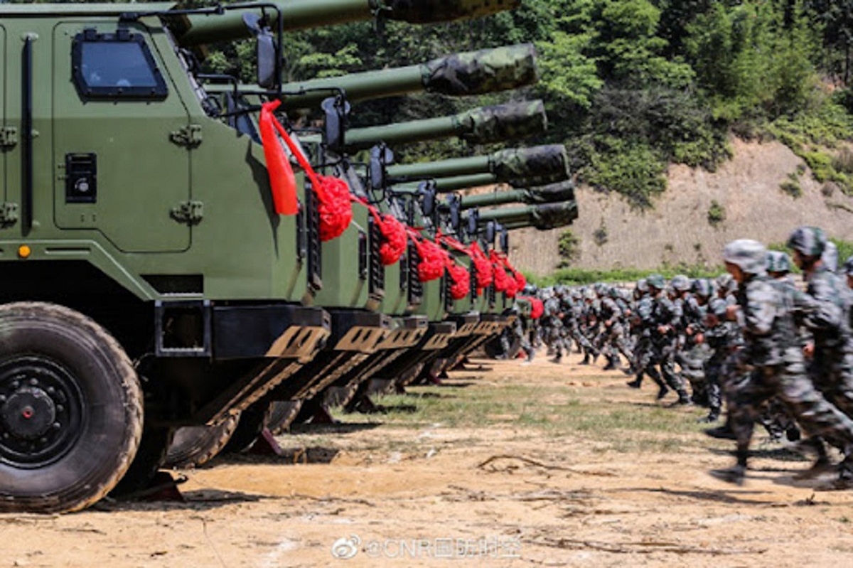 China Moves Over 100 PCL-181 Howitzers To Areas Along Indian Border After India's Deployment Of M777, K9 Vajra Guns: Report