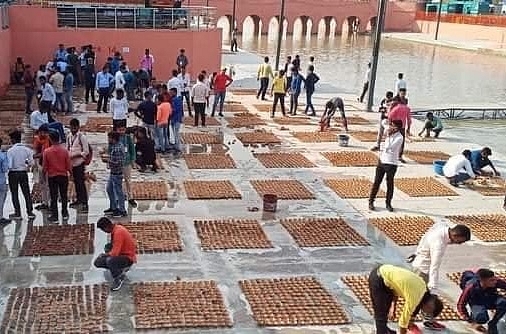 Volunteers setting lamps in Ayodhya