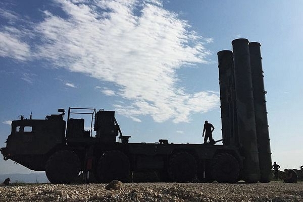 An S-400 air defence missile system is deployed for combat duty at the Hmeymim airbase in Syria. (Dmitriy Vinogradov/Sputnik)                                                         