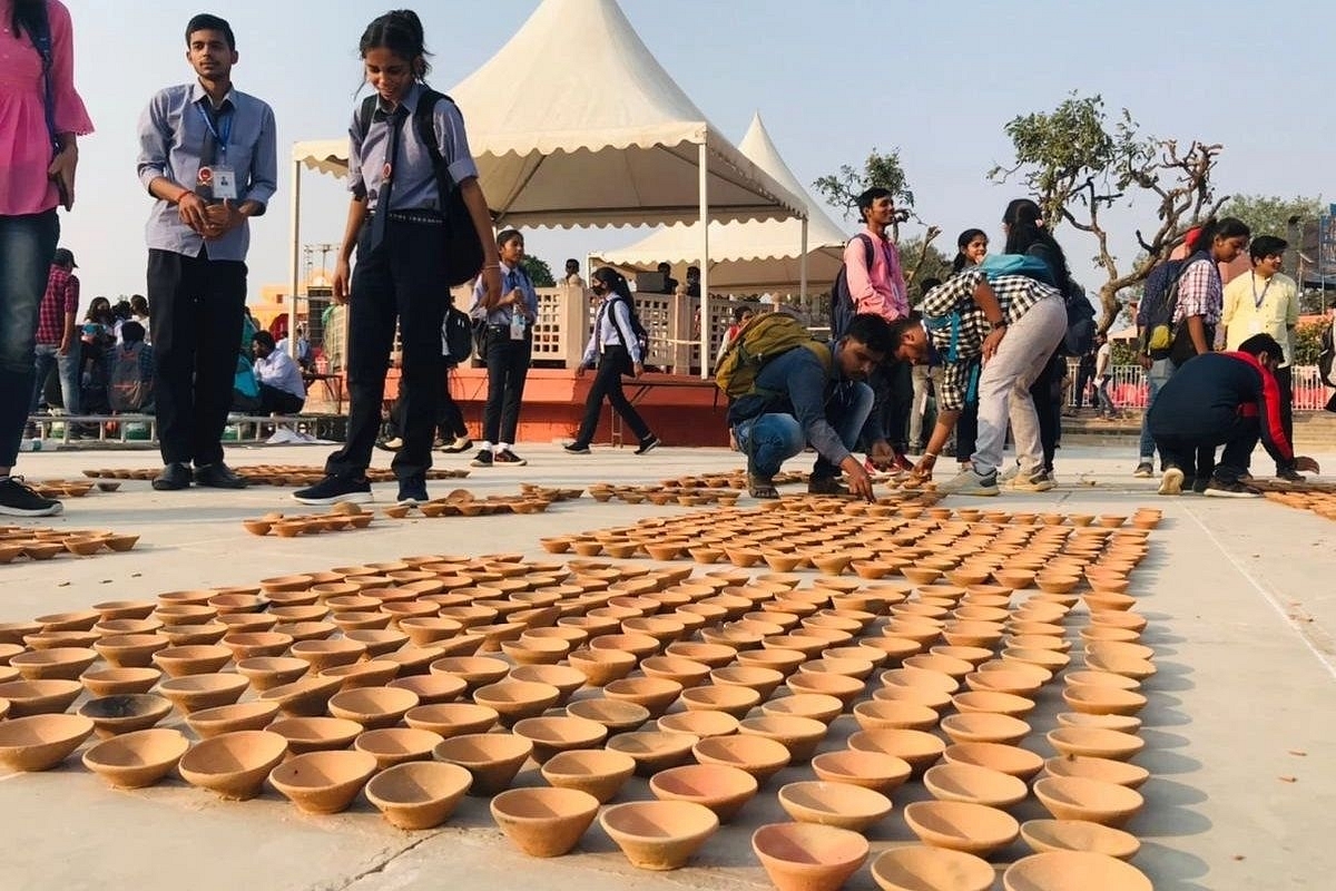 Lamps being arranged In Ayodhya