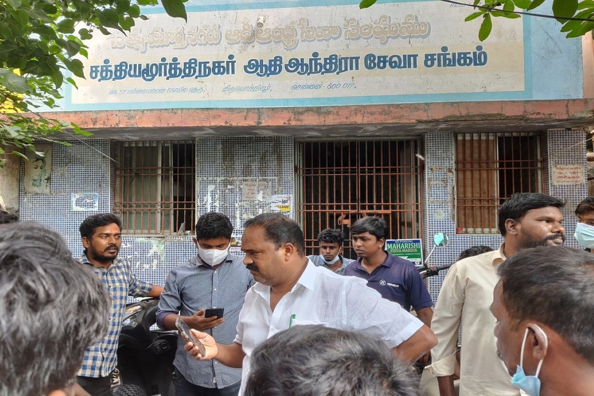 DMK MLA K P Shankar And Associates Beat Up A Chennai Corporation Engineer Over Contract Dispute