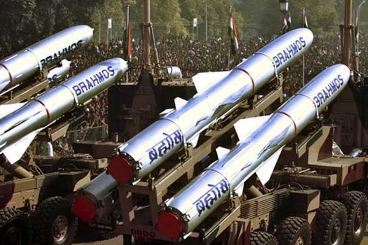 Defence Ministry Inks Deal With BrahMos Aerospace For Acquisition Of Dual-Role Surface-To-Surface Missiles